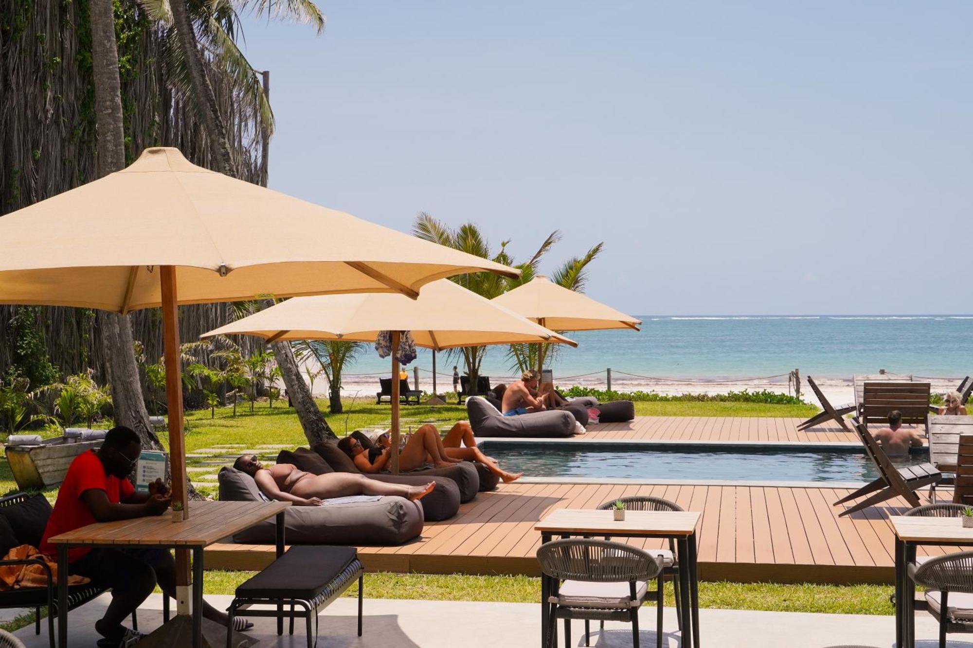 Lalagalu - Beachfront Ecocabins Diani Beach Esterno foto